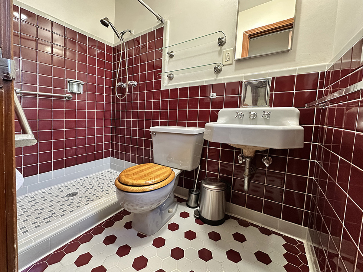Photo of master bathroom