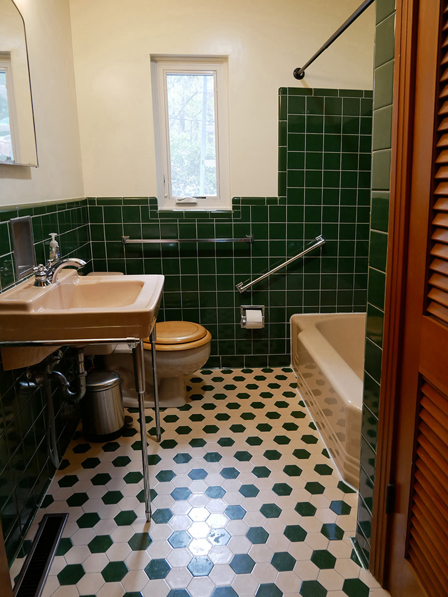 Photo of hall bathroom