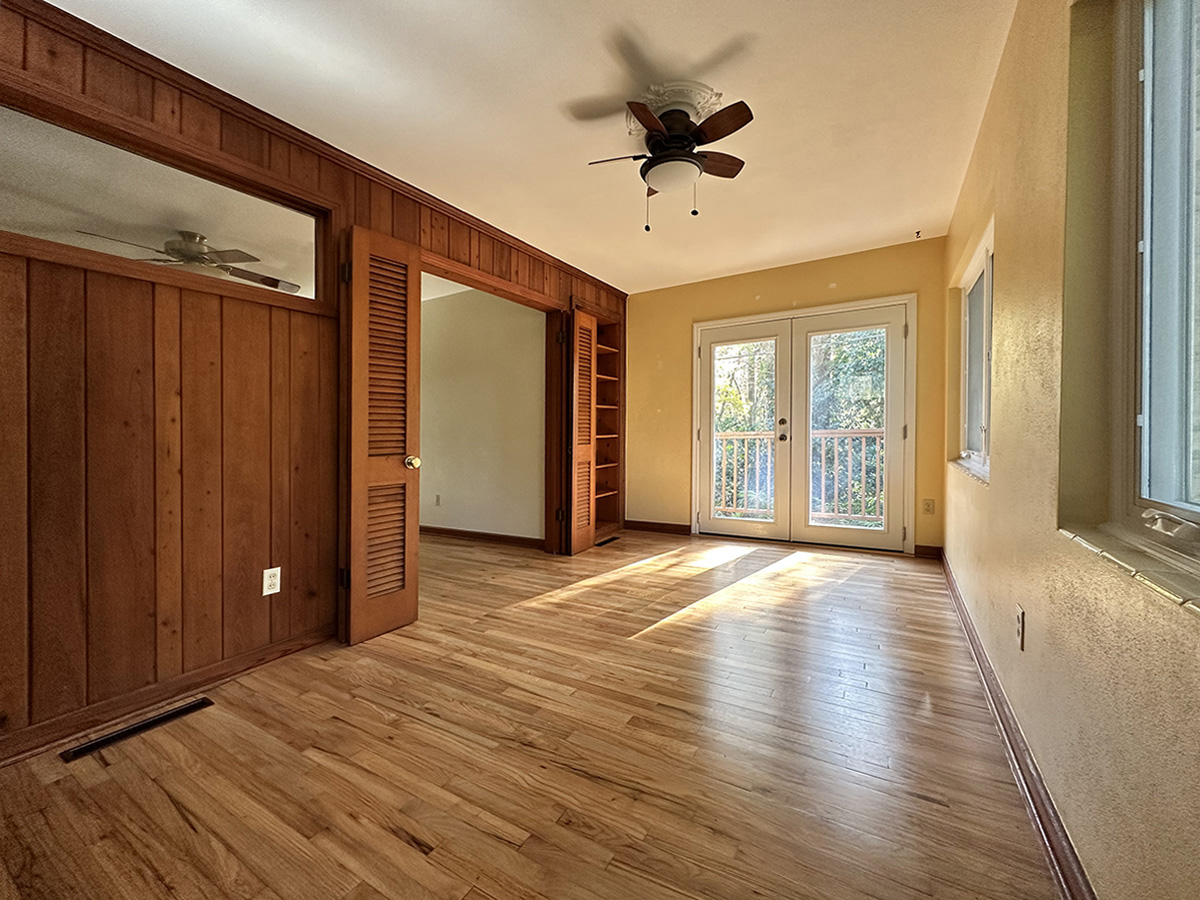 Photo of Foyer looking at balcony