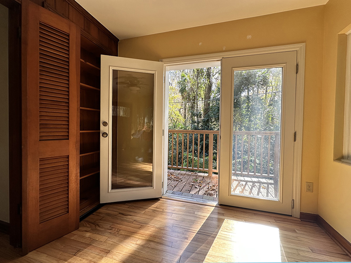 Photo of open balcony door in Foyer
